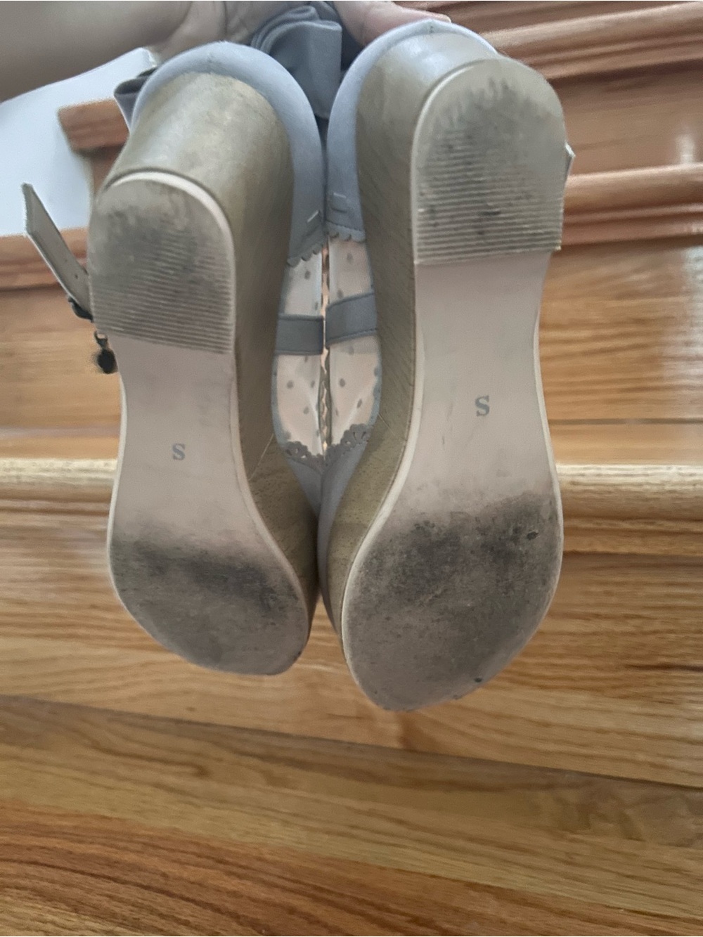 Axes Femme Gray Bow Block Heel Sandals - Picture 10 of 10